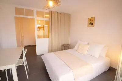 Un ou plusieurs lits dans un hébergement de l'établissement L'Albatros - Appartement de charme à Digoin