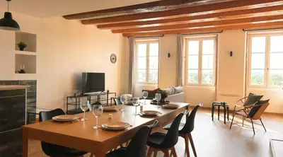 Télévision ou salle de divertissement dans l'établissement Le Prestige Mâconnais Calme Central Luxe