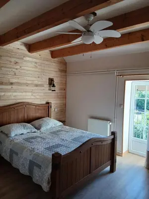 Un ou plusieurs lits dans un hébergement de l'établissement La cabane de Lancelot Chambre Campagne