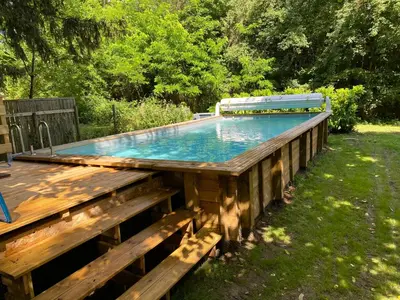 Piscine de l'établissement La Grangette En Bourgogne ou située à proximité
