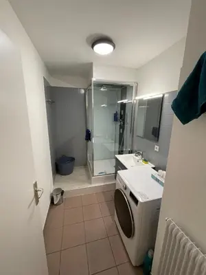 Salle de bains dans l'établissement Magnifique logement hyper-centre-Paray-le-Monial