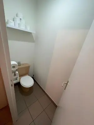 Salle de bains dans l'établissement Magnifique logement hyper-centre-Paray-le-Monial