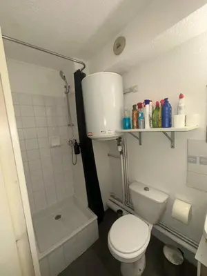 Salle de bains dans l'établissement Studio centre ville Les logis de Paray 321