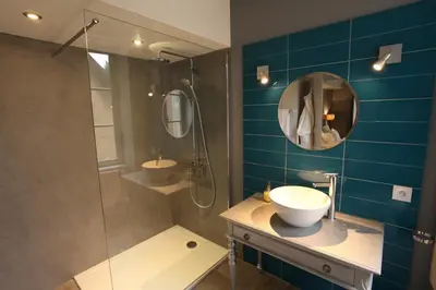 Salle de bains dans l'établissement La Berjotine - Maison d'hôtes