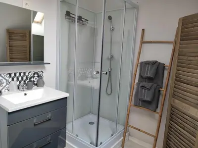 Salle de bains dans l'établissement Le Vallon de Paray