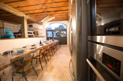 Cuisine ou kitchenette dans l'établissement Gîte Aux Couleurs de Saint Martin avec SPA-Billard