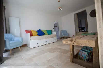 Un ou plusieurs lits dans un hébergement de l'établissement Gîte Aux Couleurs de Saint Martin avec SPA-Billard