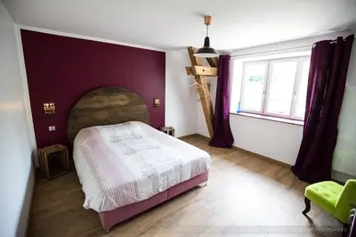 Un ou plusieurs lits dans un hébergement de l'établissement Gîte Aux Couleurs de Saint Martin avec SPA-Billard