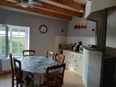 Cuisine ou kitchenette dans l'établissement La cabane de Lancelot Chambre Romance