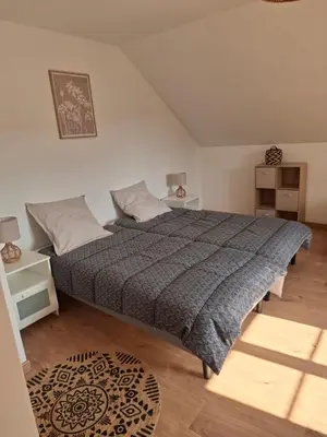 Un ou plusieurs lits dans un hébergement de l'établissement la maison bleue