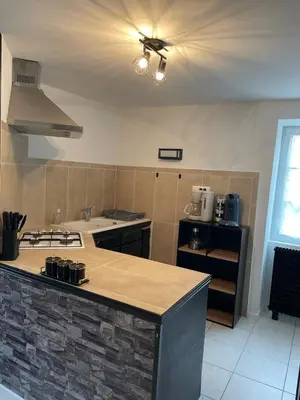 Cuisine ou kitchenette dans l'établissement Maison au cœur du vignoble
