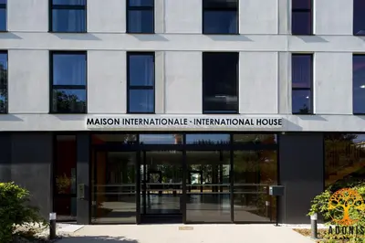 Façade ou entrée de l'établissement Adonis Dijon Maison Internationale
