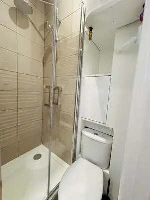 Salle de bains dans l'établissement Le Petit Danton