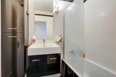 Salle de bains dans l'établissement La Lune - Appt avec balcon