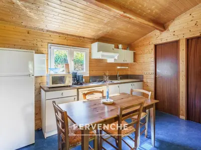 Cuisine ou kitchenette dans l'établissement Gîte des fleurs - 5 Chalets