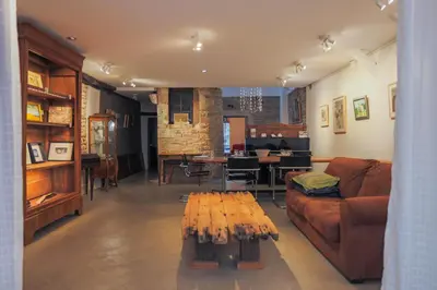 Coin salon dans l'établissement Galerie Nakai Art B&B