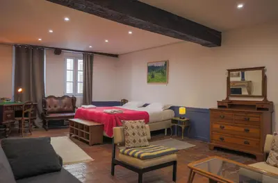 Un ou plusieurs lits dans un hébergement de l'établissement Galerie Nakai Art B&B
