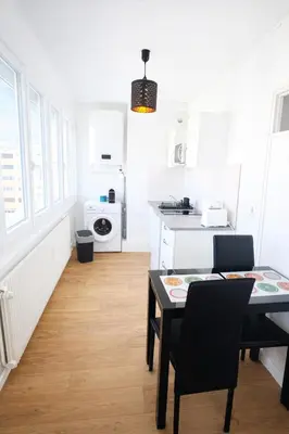 Cuisine ou kitchenette dans l'établissement PROCHE CENTRE, Parking Gratuit