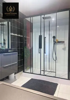 Salle de bains dans l'établissement La Sennecéenne