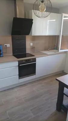 Cuisine ou kitchenette dans l'établissement Maison Le Nova