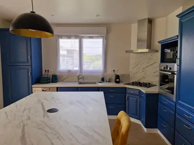 Cuisine ou kitchenette dans l'établissement maison à la campagne