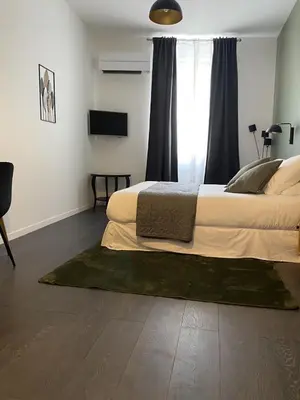 Télévision ou salle de divertissement dans l'établissement L'Atrium Chambres d'Hôtes
