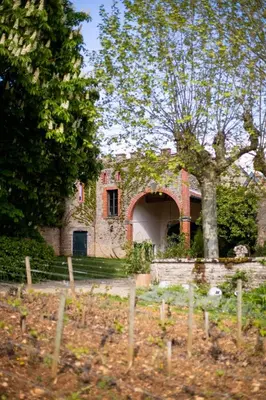 Jardin de l'établissement La Folie, Tour à Aloxe Corton
