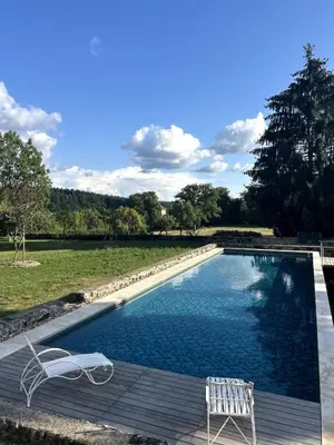 Piscine de l'établissement Gîte Louis Pasteur - cuisine ouverte ou située à proximité