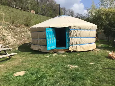 Jardin de l'établissement Yourte Morvan Insolite