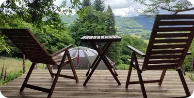 Vue générale sur la montagne ou vue sur la montagne depuis la tente de luxe