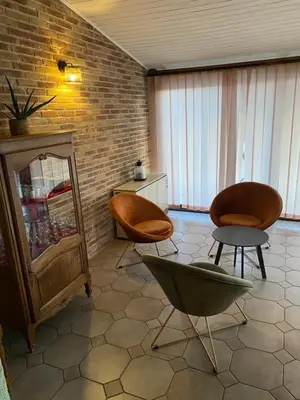 Coin salon dans l'établissement Maison cœur de village la petite montagne