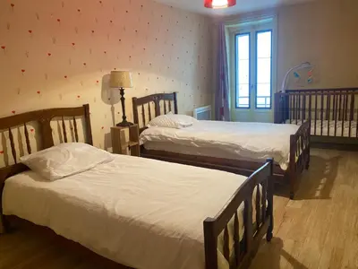 Un ou plusieurs lits dans un hébergement de l'établissement Maison cœur de village la petite montagne