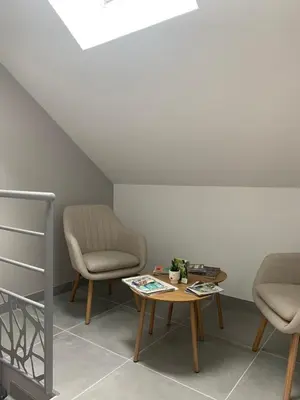 Coin salon dans l'établissement Votre Inndependance dans le Jura