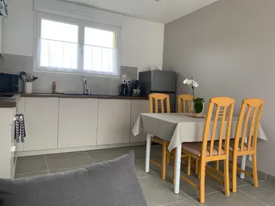 Cuisine ou kitchenette dans l'établissement Votre Inndependance dans le Jura