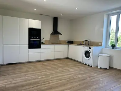 Cuisine ou kitchenette dans l'établissement Maison rénovée - Climatisée - Paray-le-Monial - Au bois clair