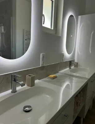 Salle de bains dans l'établissement Maison rénovée - Climatisée - Paray-le-Monial - Au bois clair