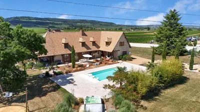 Piscine de l'établissement Villa Corpeau Montrachet ou située à proximité