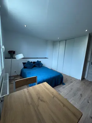 Un ou plusieurs lits dans un hébergement de l'établissement Comme à la maison - Chambre et salle de bain privée