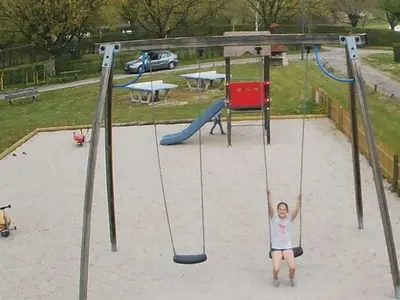 Aire de jeux pour enfants de l'établissement Chalet Accessible avec Terrasse - 5 Pers - API-1-52-283
