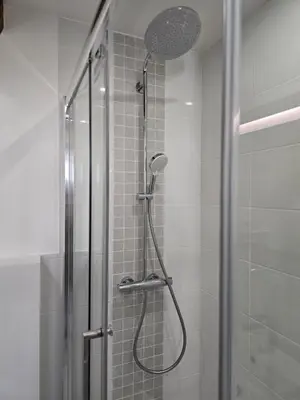 Salle de bains dans l'établissement Les Vignes du Mâconnais