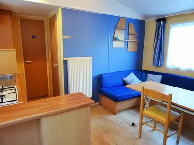 Cuisine ou kitchenette dans l'établissement Mobile-Home 1 