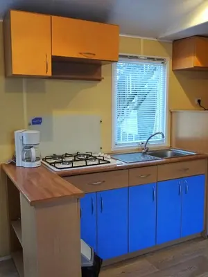 Cuisine ou kitchenette dans l'établissement Mobile-Home 1 