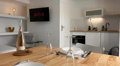 Cuisine ou kitchenette dans l'établissement Le Singulier Calme Central Chic