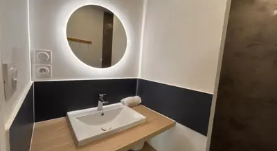 Salle de bains dans l'établissement Le Singulier Calme Central Chic