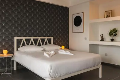 Un ou plusieurs lits dans un hébergement de l'établissement Le Majestueux Calme Central Chic