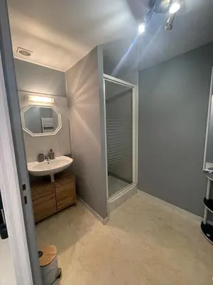 Salle de bains dans l'établissement Chez Mémé