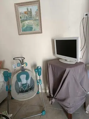Télévision ou salle de divertissement dans l'établissement La parenthèse bucolique Gîte