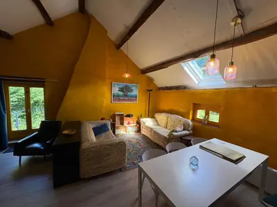 Télévision ou salle de divertissement dans l'établissement La Maison du bonheur - Gîte PIPA - Corancy