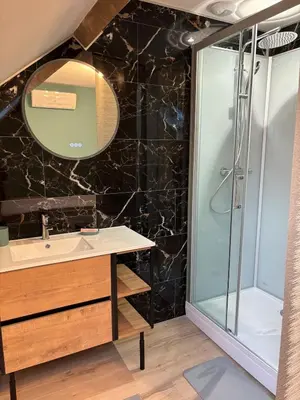 Salle de bains dans l'établissement Maison des tilleuls