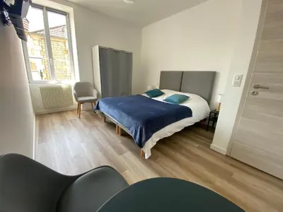 Un ou plusieurs lits dans un hébergement de l'établissement Appartement proche centre ville